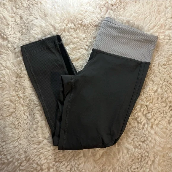 Lululemon Gray Cropped Workout Leggings - Picture 10 of 15